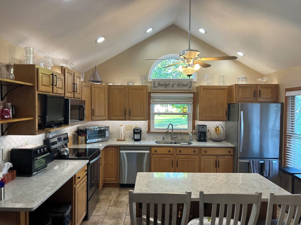 Full kitchen 