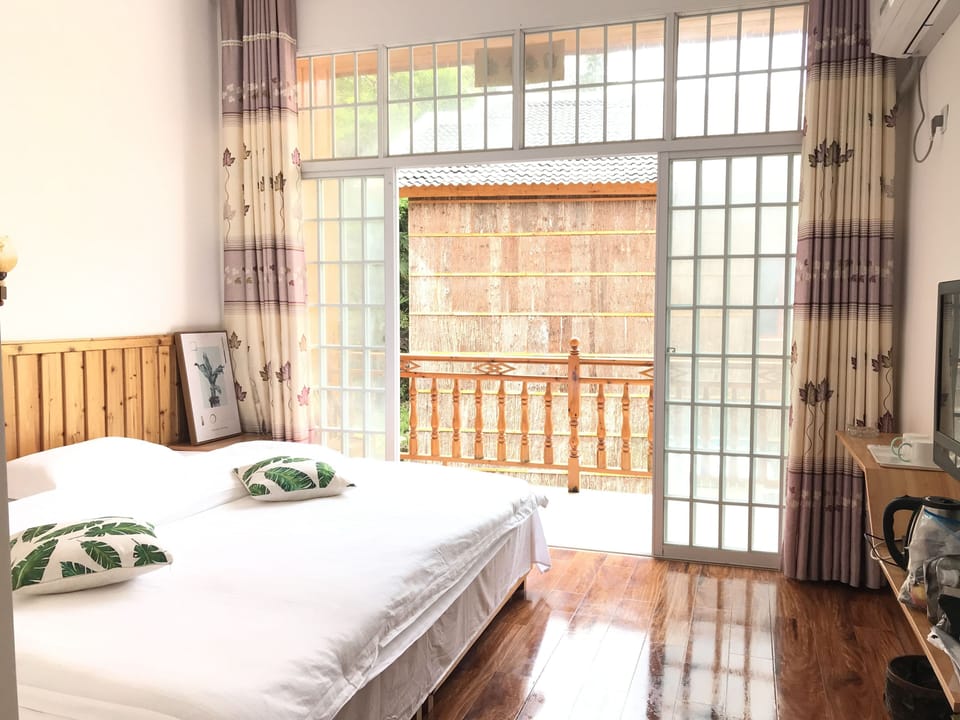 Signature Double Room, Hill View | Soundproofing, WiFi (free)
