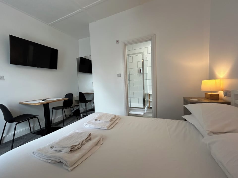 Double Room, 1 Double Bed, Non Smoking, Ensuite | Individually decorated, free WiFi, bed sheets