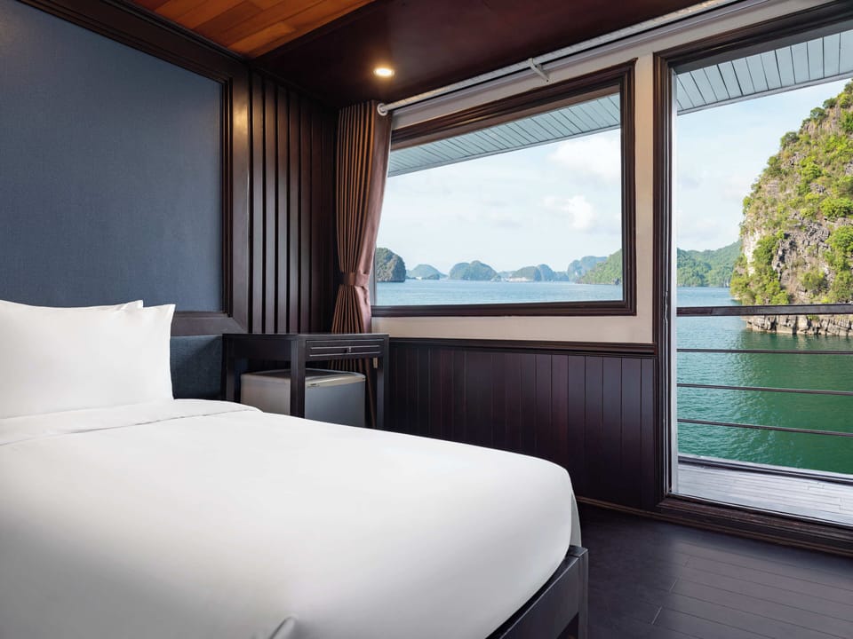 Deluxe Double Room, Sea View | Soundproofing, iron/ironing board