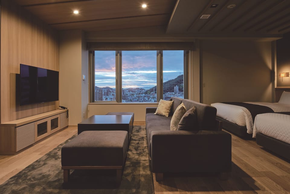 Suite (Non Smoking) | Down comforters, in-room safe, blackout drapes, soundproofing