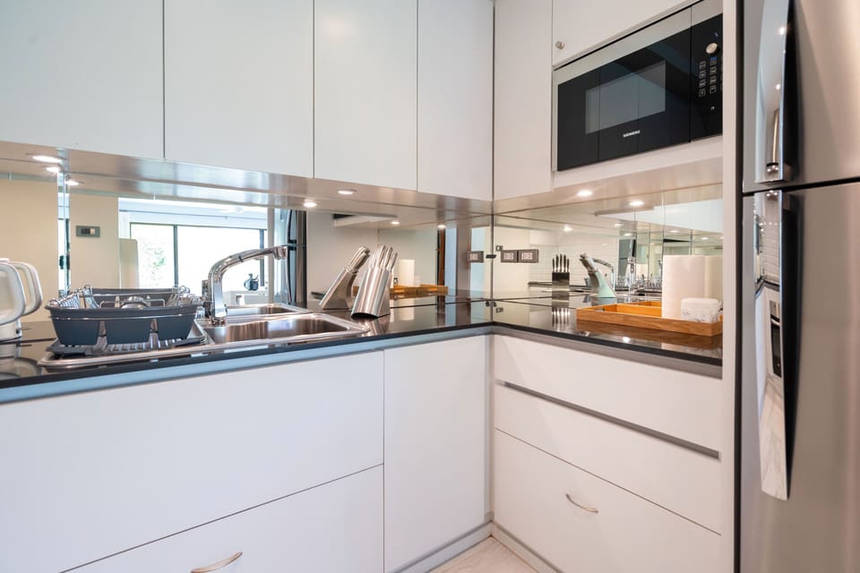 Exclusive Apartment, Balcony, Golf View | Private kitchen | Fridge, microwave, oven, stovetop