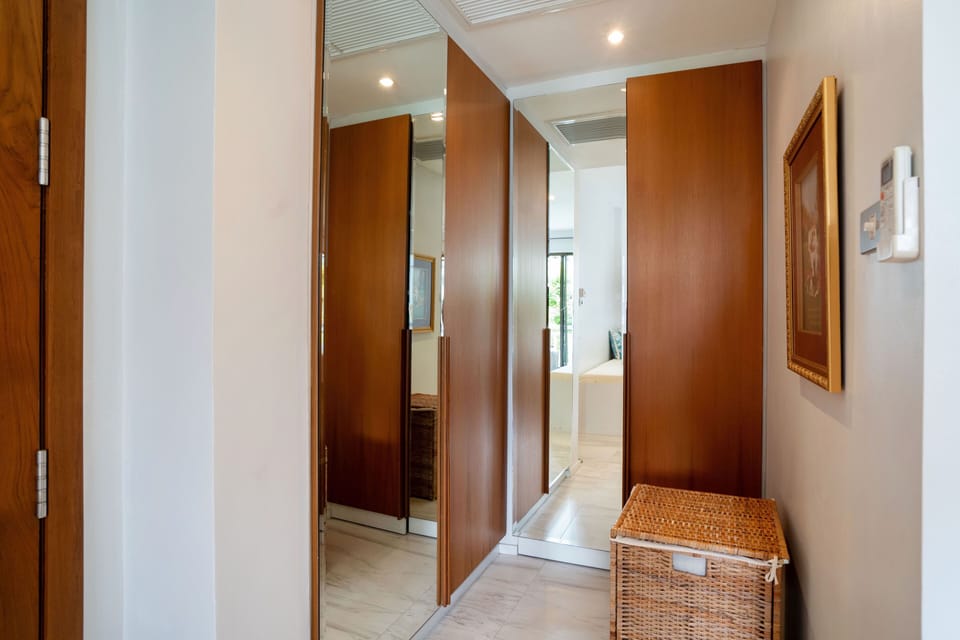 Exclusive Apartment, Balcony, Golf View | Wardrobe