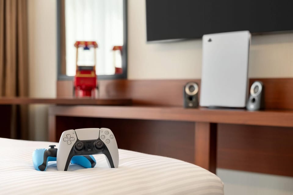 Room, 1 Queen Bed | Minibar, in-room safe, free WiFi, bed sheets