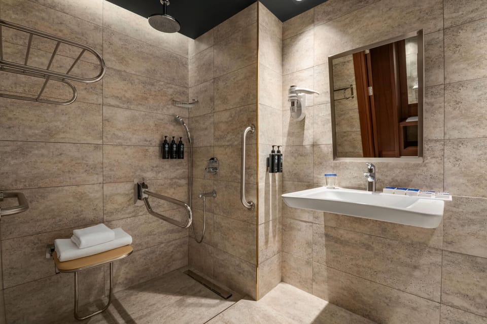 Room, 1 Queen Bed, Accessible | Bathroom | Shower, slippers, towels