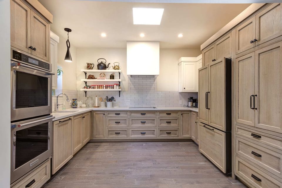 Comfort House | Private kitchen | Fridge, microwave, oven, stovetop