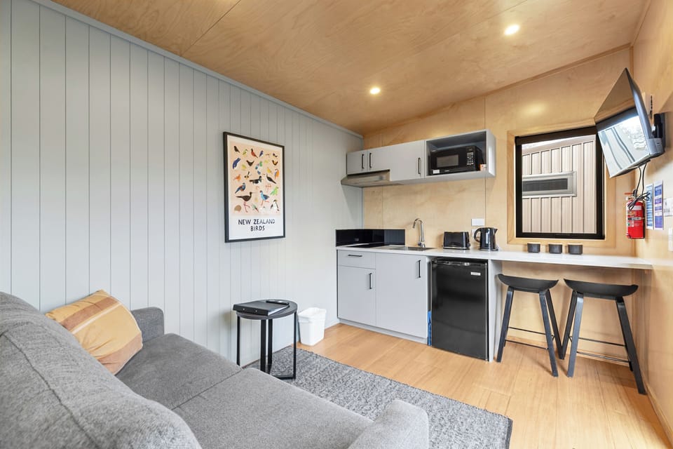 Tiny Cabin - No Ensuite | Living area