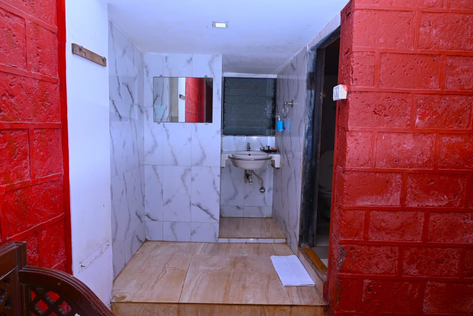 Shower, rainfall showerhead, towels