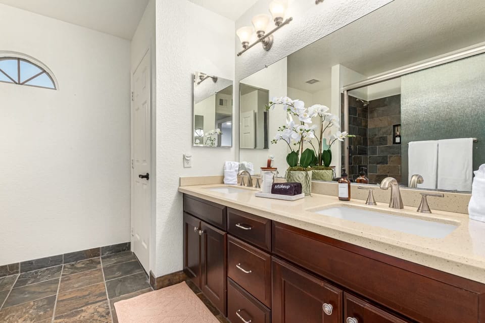 Upper Guest Bath with Dual Sink Vanity and Shower/Tub Combo