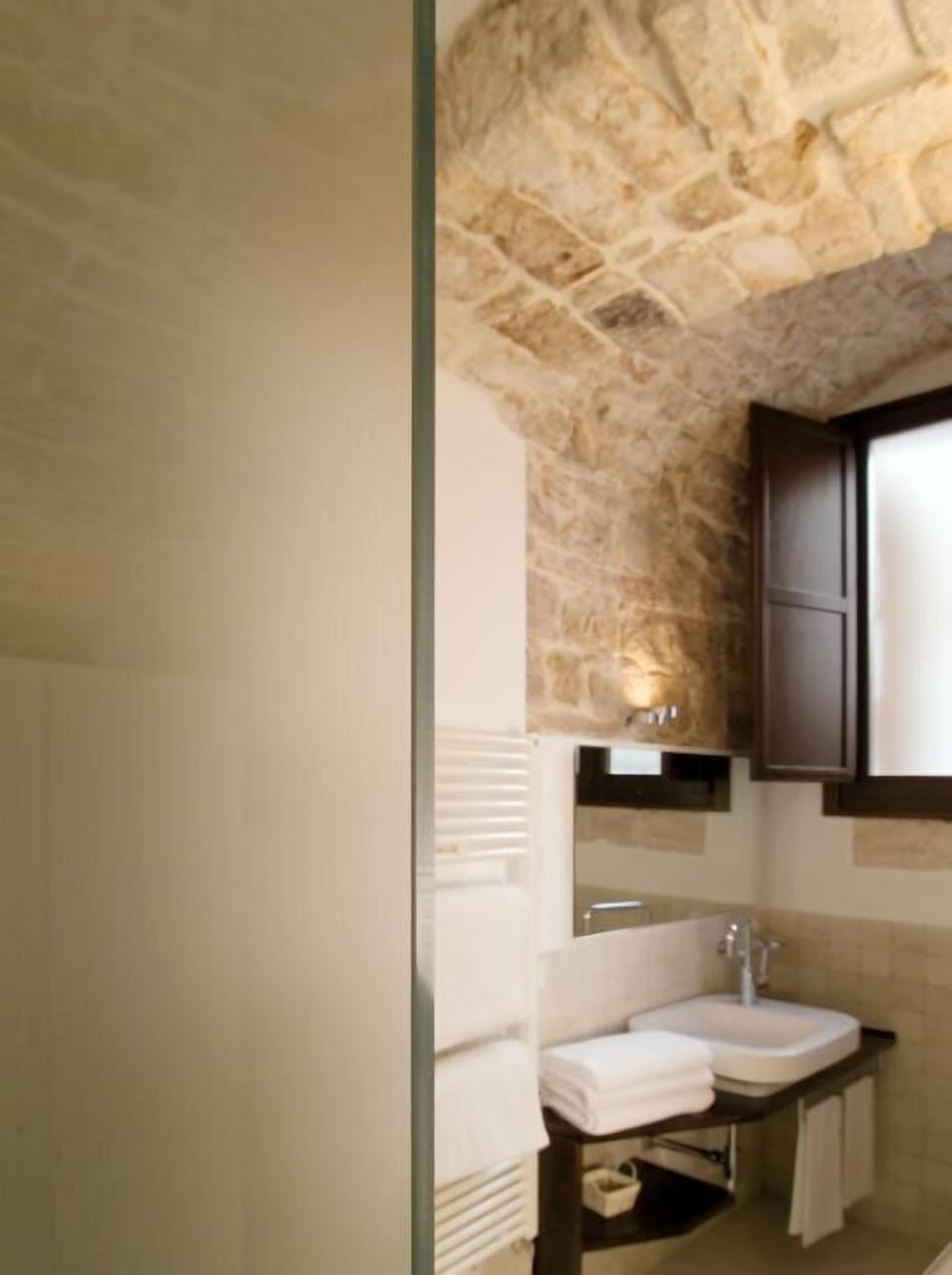 Standard Double or Twin Room | Bathroom | Hair dryer, slippers, bidet, towels