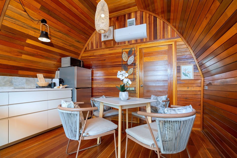 Design Villa, Patio, Garden View | In-room dining