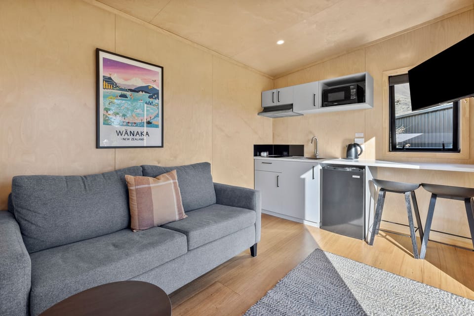 Tiny Cabin - No Ensuite | Living area