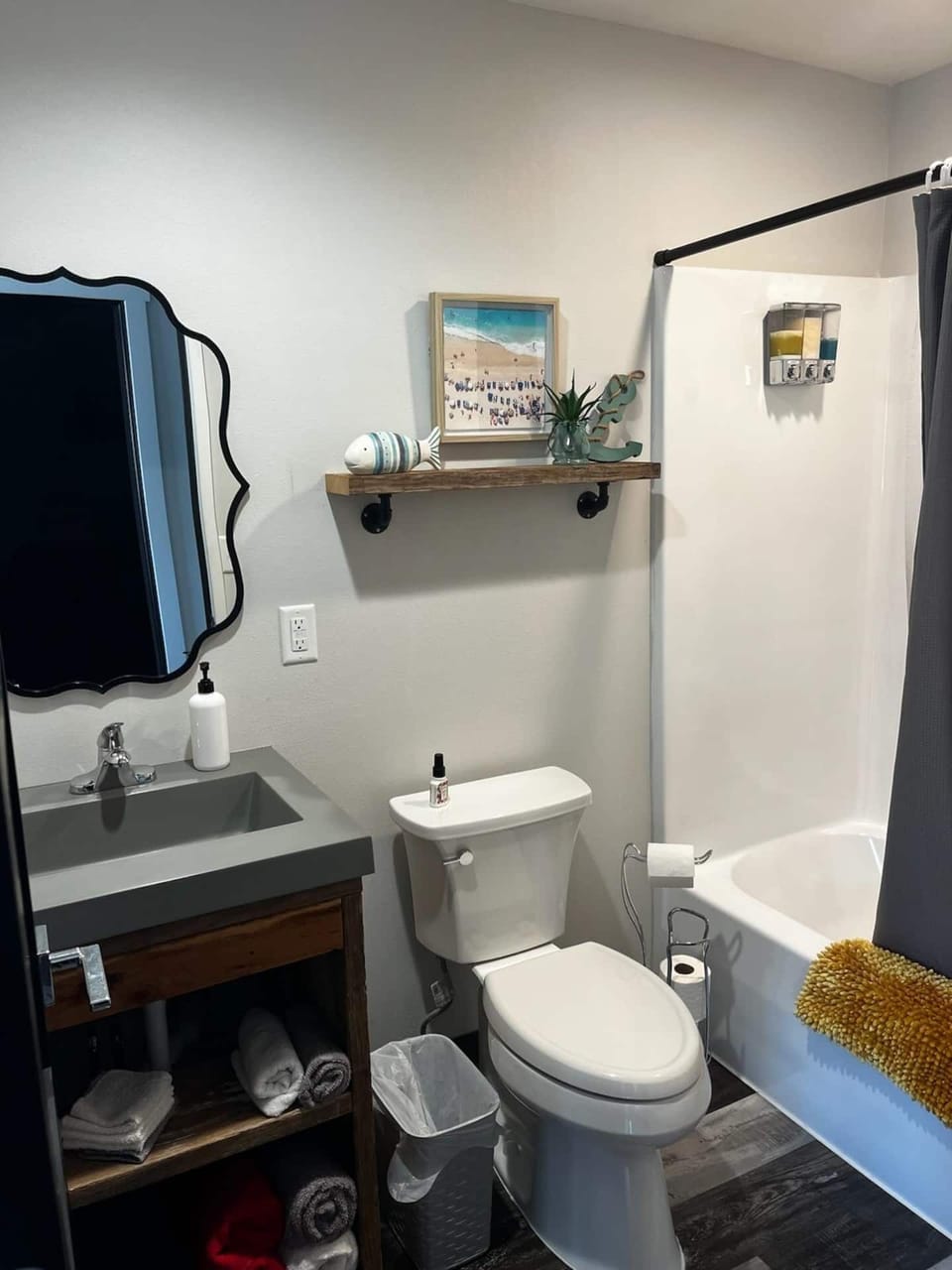Both Bathrooms are about the same size. There are 2 in this 3 bedroom unit. 