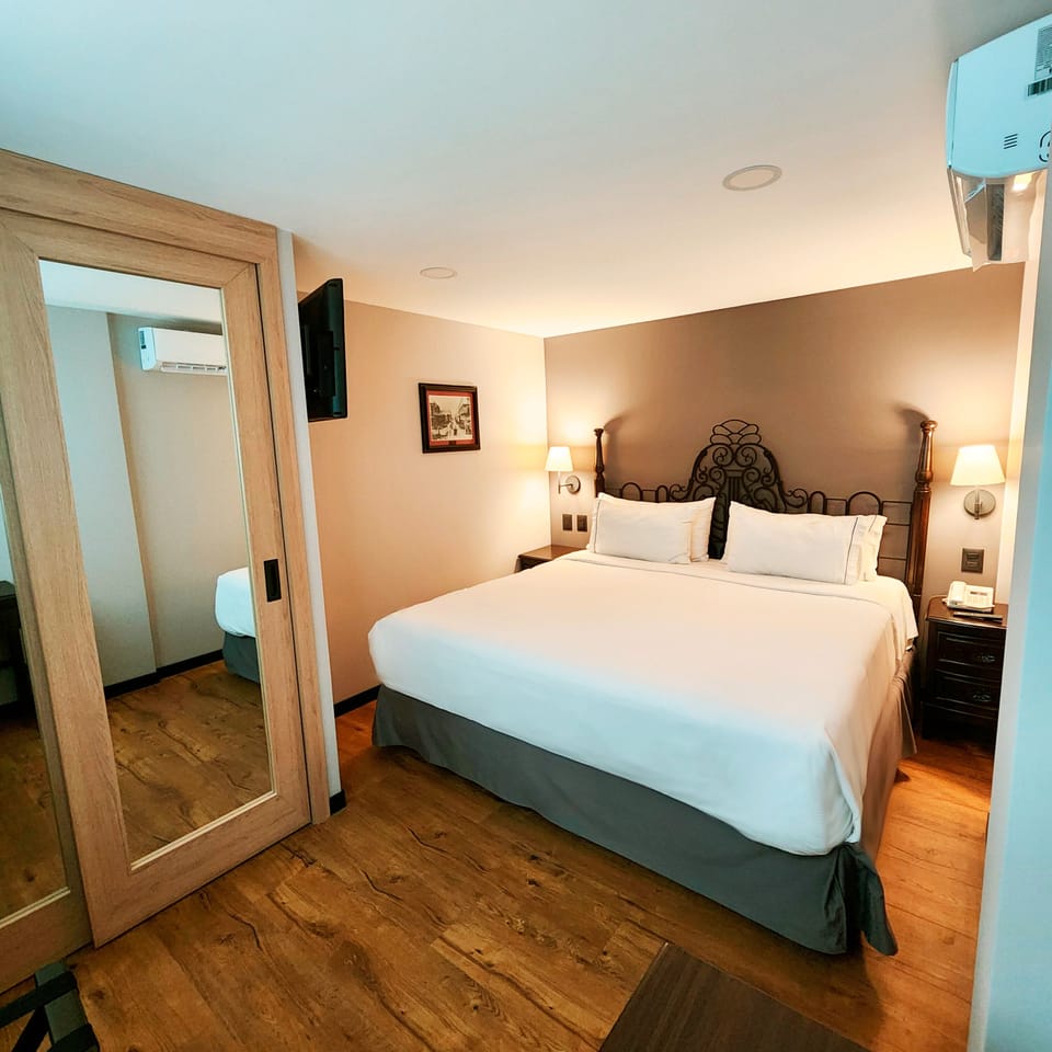 Standard Room, 1 King Bed | In-room safe, individually furnished, free WiFi, bed sheets