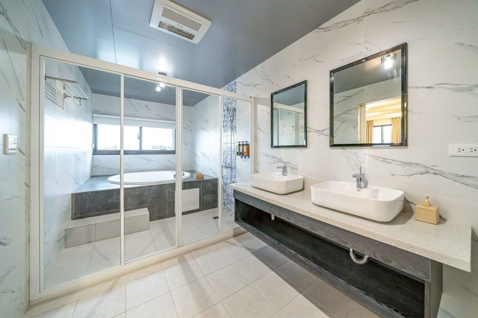 Family Room, 2 Queen Beds, Private Bathroom, Mountain View | Bathroom | Hair dryer, slippers, shampoo, toilet paper