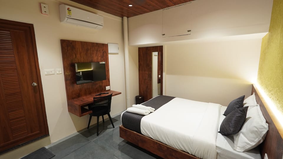 Superior Room | Laptop workspace, soundproofing, free WiFi