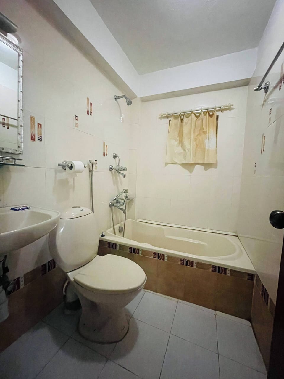 Deluxe Double Room, Mountain View | Bathroom | Slippers, towels