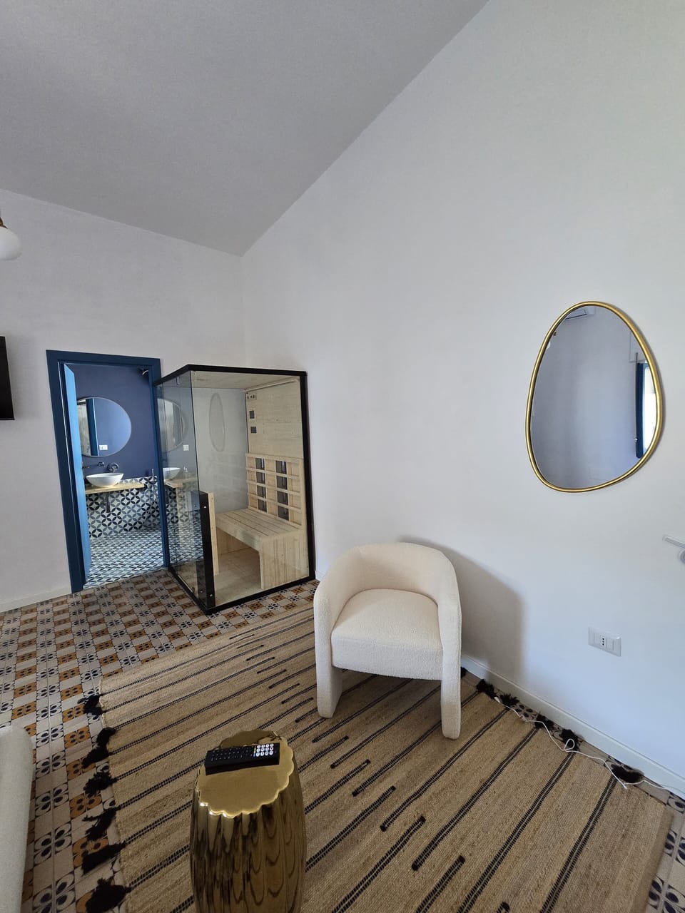 Luxury Double Room | Living area | TV