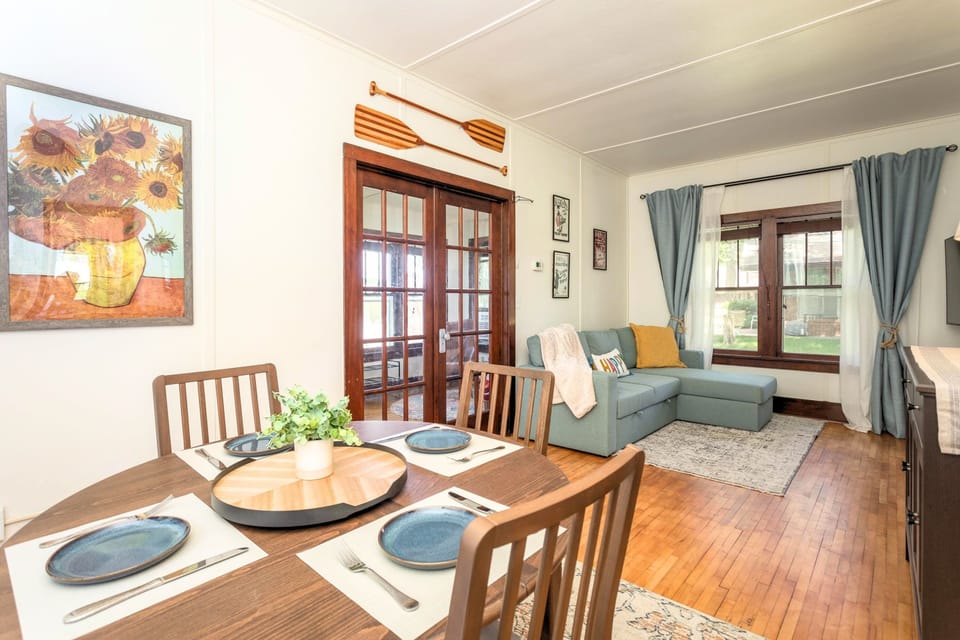 The Main Cottage dining area and living room