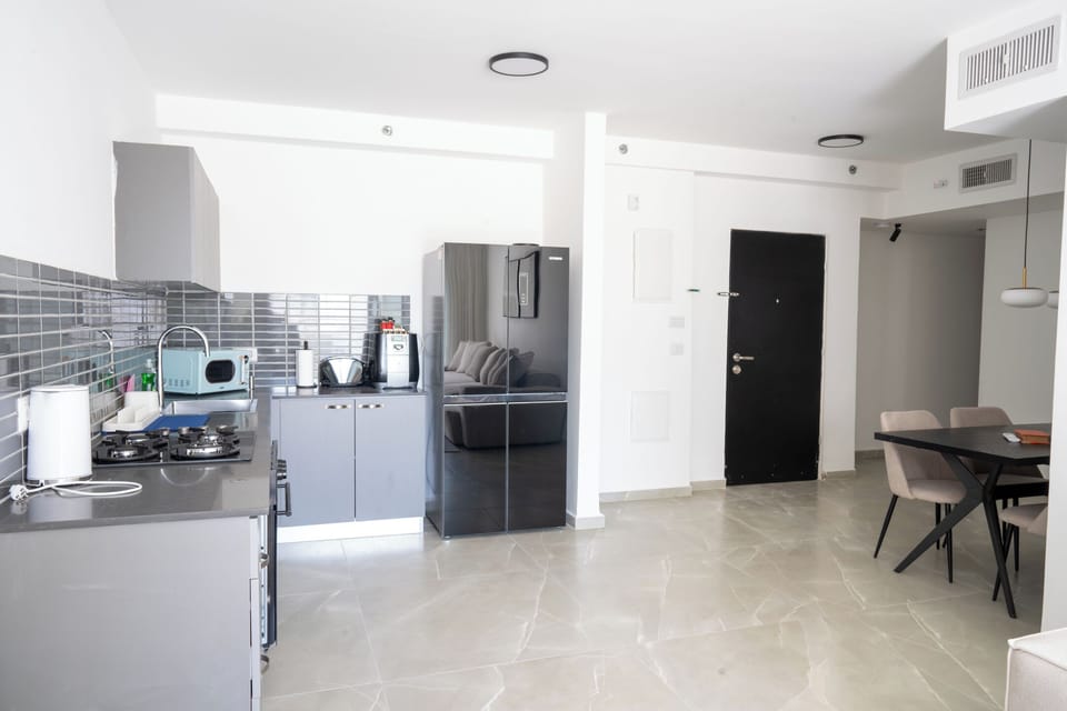 Exclusive Apartment | Private kitchen | Full-size fridge, microwave, oven, stovetop