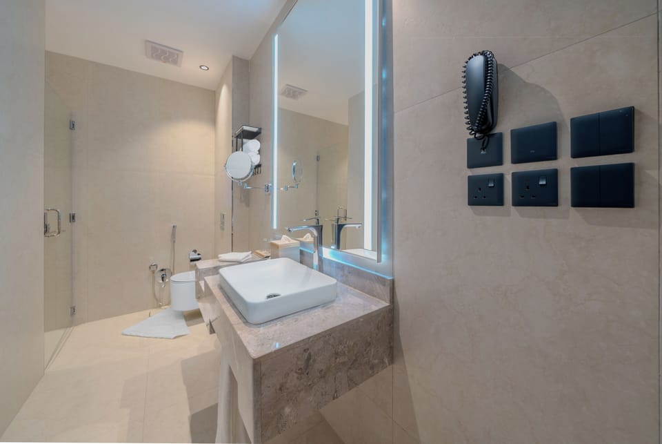 Deluxe Double Room | Soundproofing, WiFi (free)