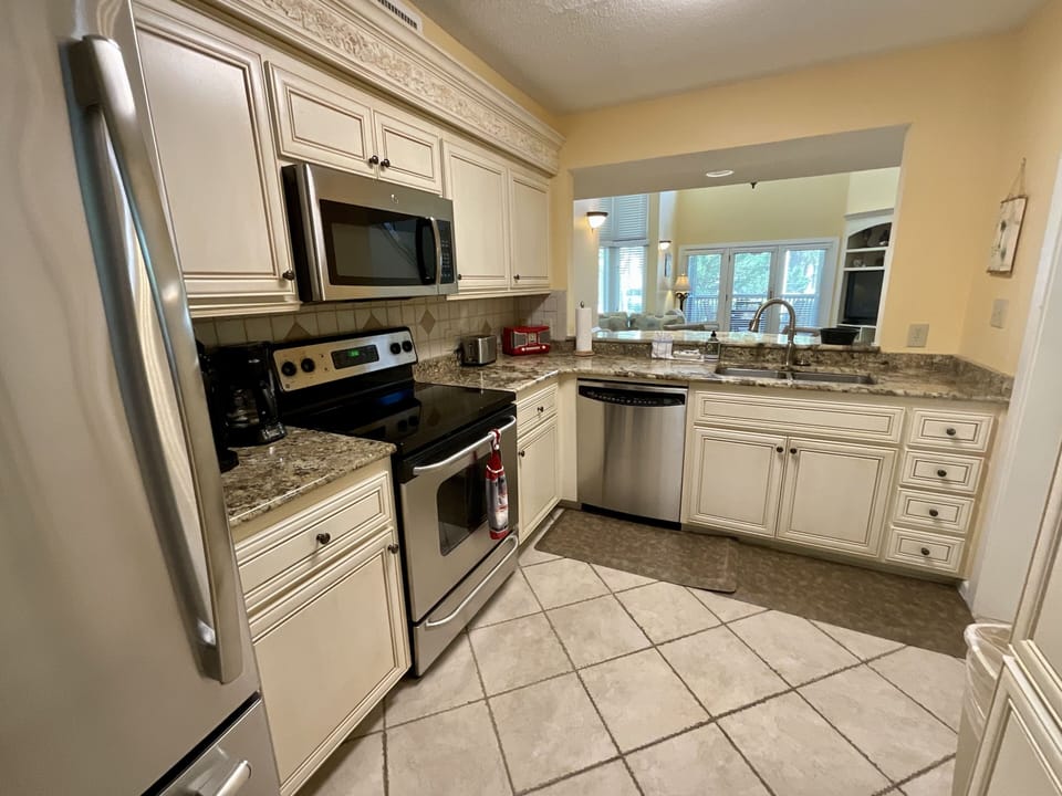 Villa, 4 Bedrooms | Private kitchen | Coffee/tea maker, fridge, oven, toaster