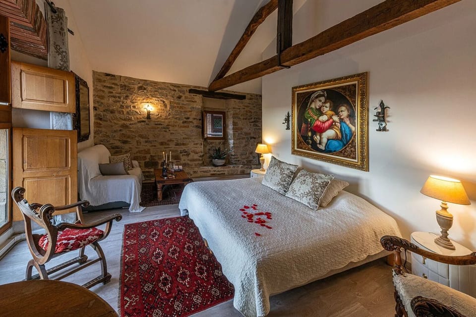 Grand Double Room | Premium bedding, WiFi (free), individually decorated