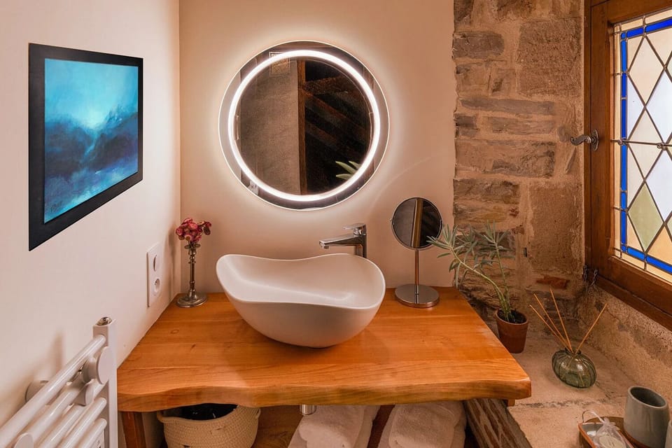 Exclusive Double Room | Bathroom | Shower, hydromassage showerhead, free toiletries, hair dryer