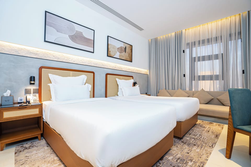 Deluxe Twin Bed Room | In-room safe, desk, laptop workspace, blackout drapes