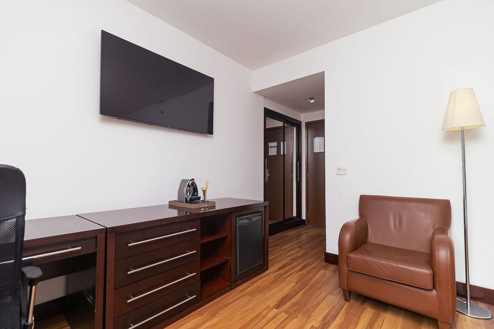 Suite | Interior