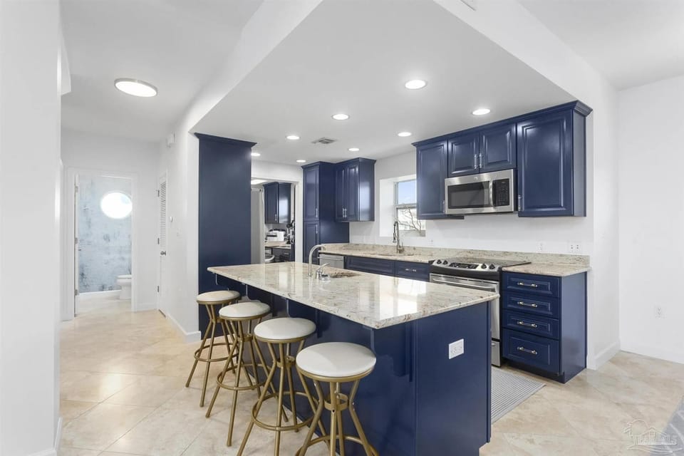 House, Multiple Beds (Portside Villas unit 6) | Private kitchen | Toaster, paper towels