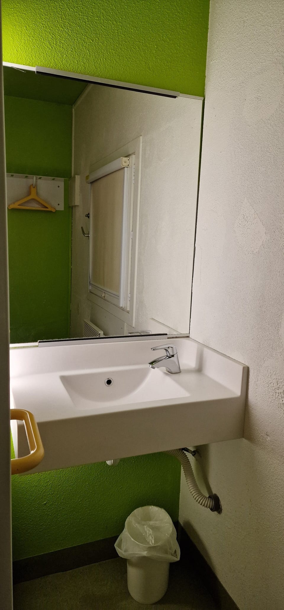 Comfort Twin Room | Desk, laptop workspace, WiFi (free), bed sheets