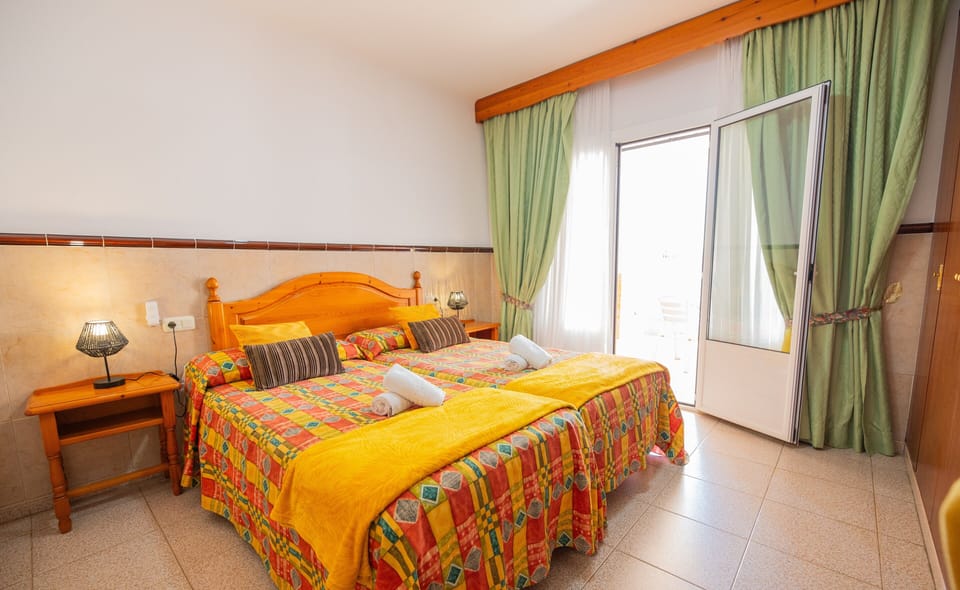 Double Comfort Terrace | Bathroom | Bathtub, hair dryer, towels, soap