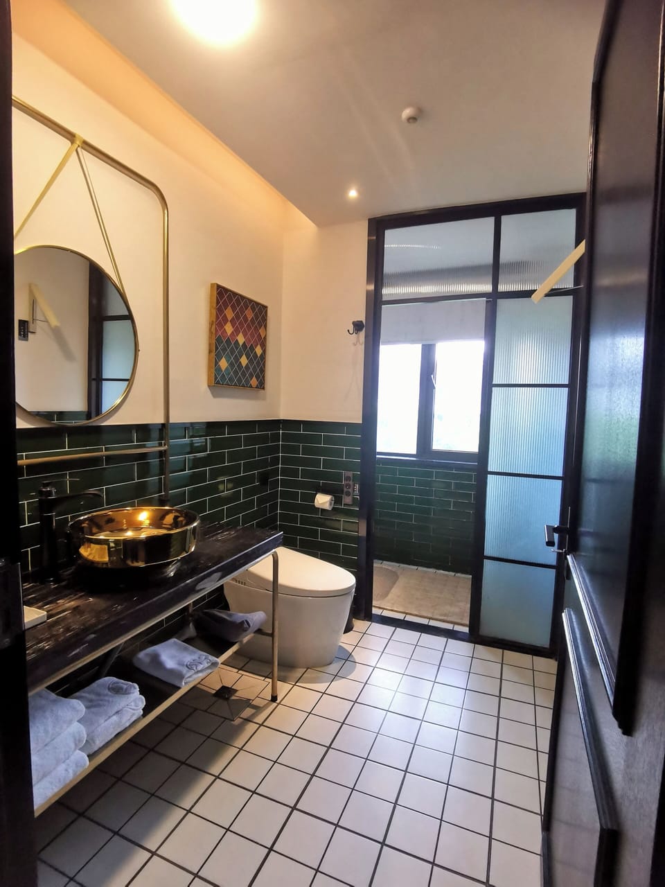 Family Room, City View | Accessible bathroom