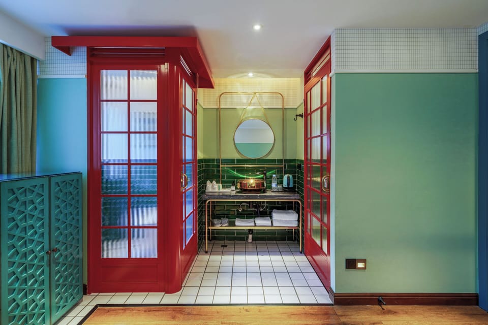 Business Room, City View | Bathroom shower