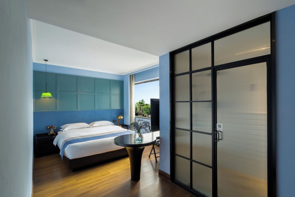 Design Room, City View | Premium bedding, down comforters, memory foam beds, minibar