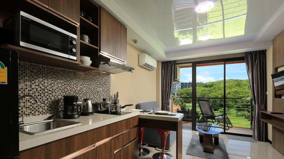 Comfort Apartment, Balcony, Mountain View | 1 bedroom, in-room safe, blackout drapes, iron/ironing board