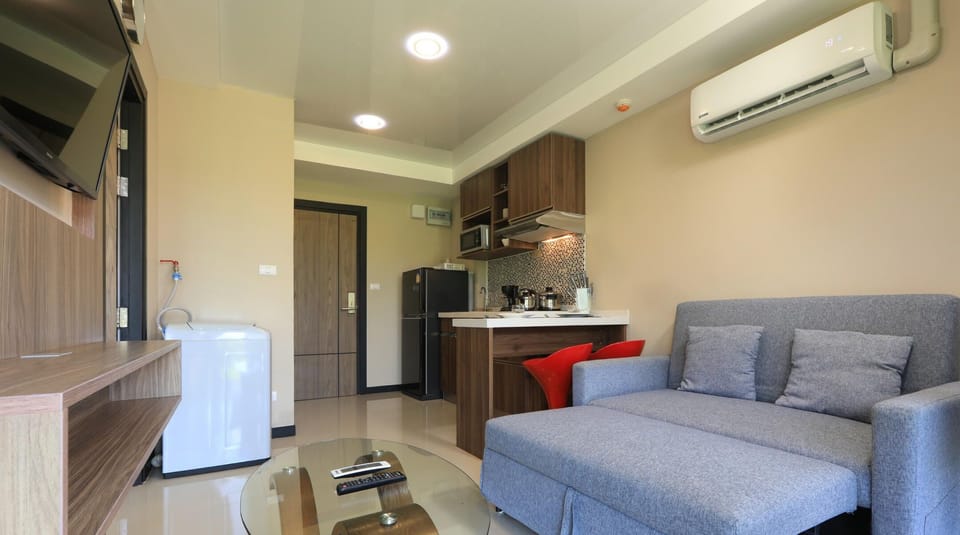 Comfort Apartment, Balcony, Mountain View | Living area