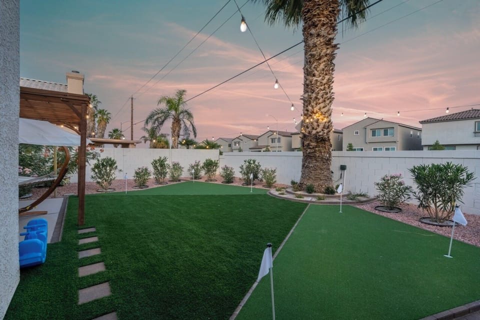 Evening ambiance with lights, garden, BBQ, mini golf and backyard activities