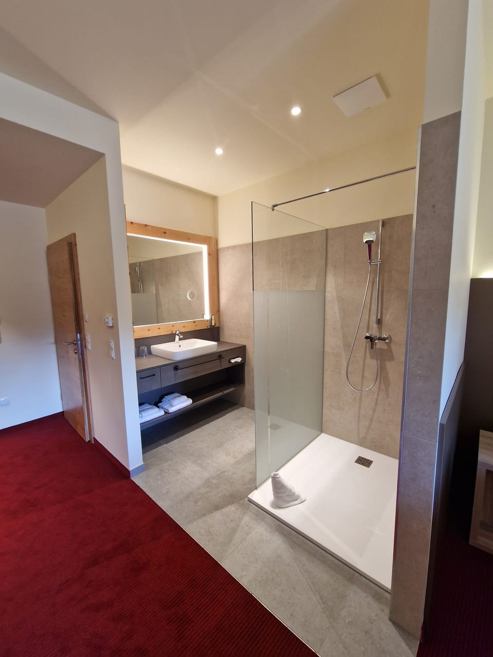 Shower, hair dryer, bathrobes, towels