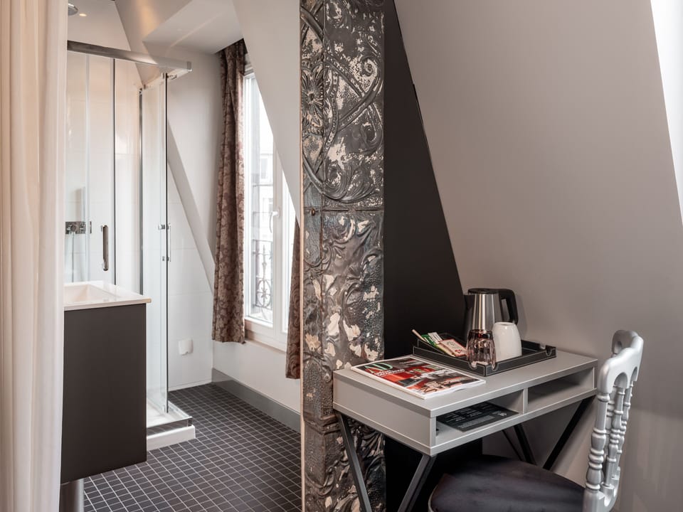 Single Room | Bathroom | Free toiletries, hair dryer, bathrobes, slippers