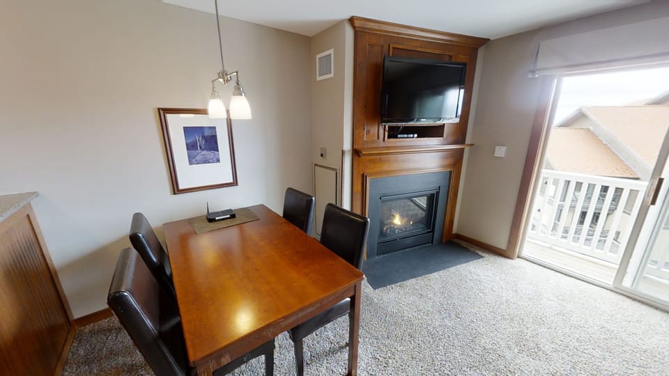 Screen, Indoors, Furniture, Table, Living Room