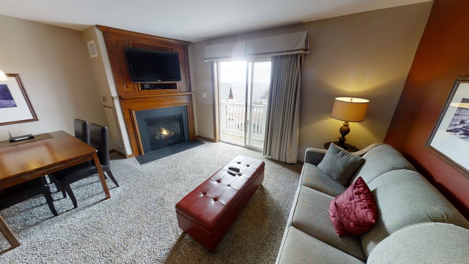 Furniture, Indoors, Living Room, Couch, Screen