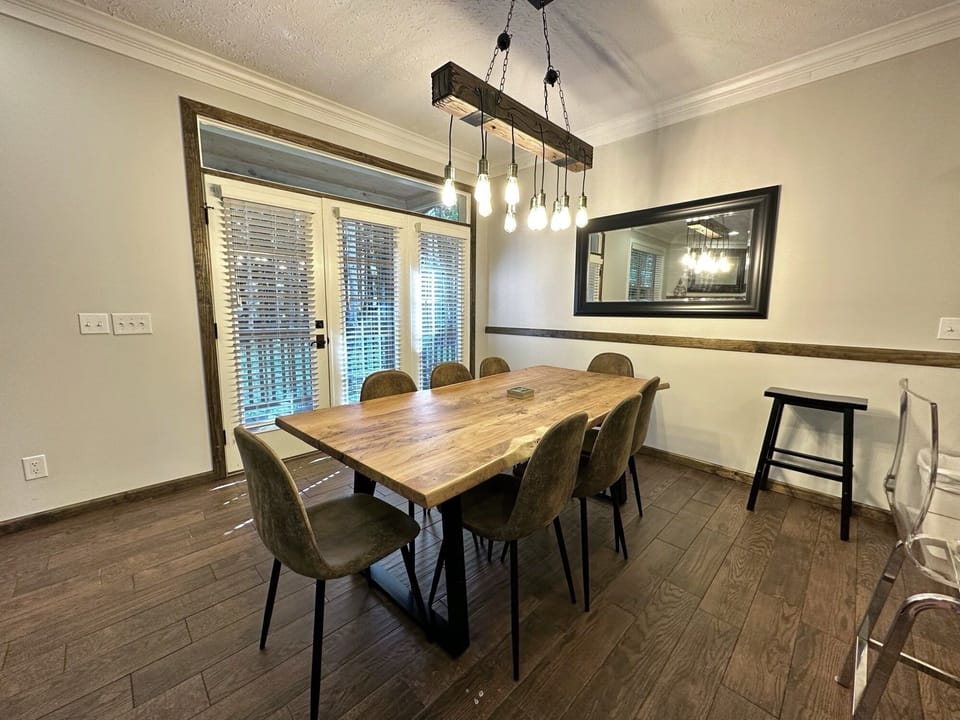 Furniture, Table, Indoors, Dining Room, Dining Table