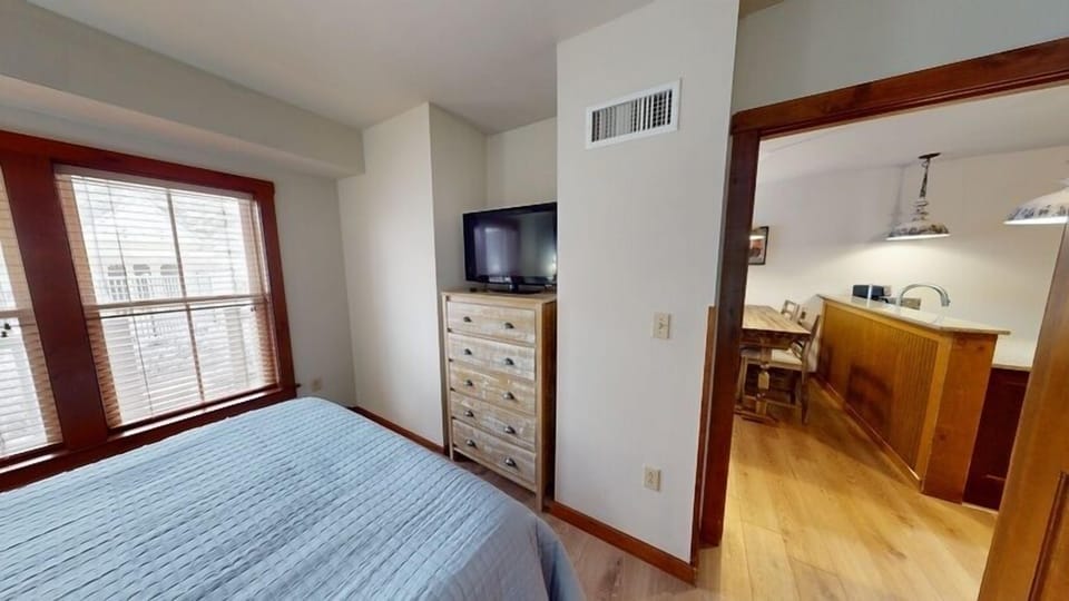 Indoors, Floor, Flooring, Screen, Hardwood