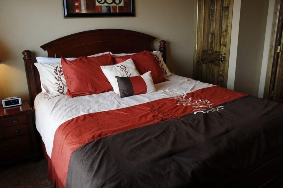 Bed, Furniture, Cushion, Home Decor, Indoors