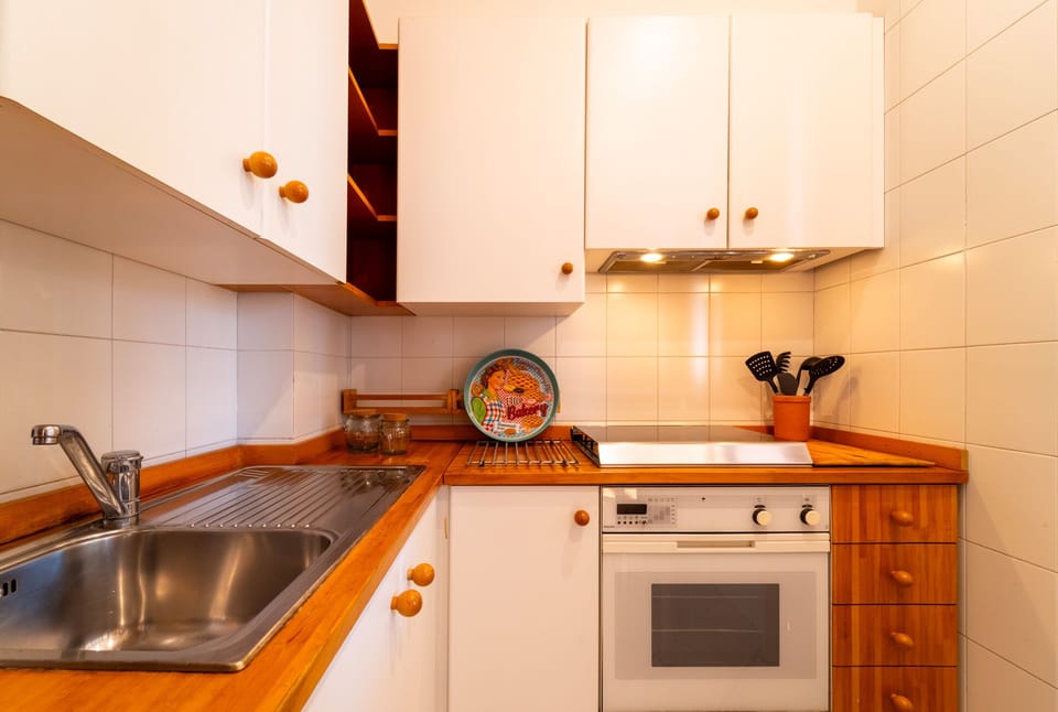 Condo | Private kitchen | Espresso maker, coffee/tea maker, electric kettle