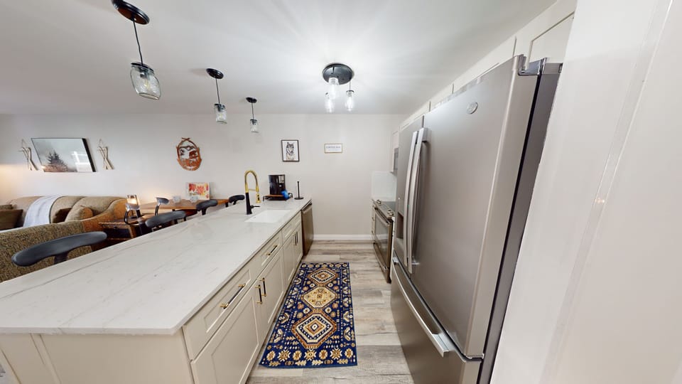 Home Decor, Lamp, Indoors, Sink, Rug