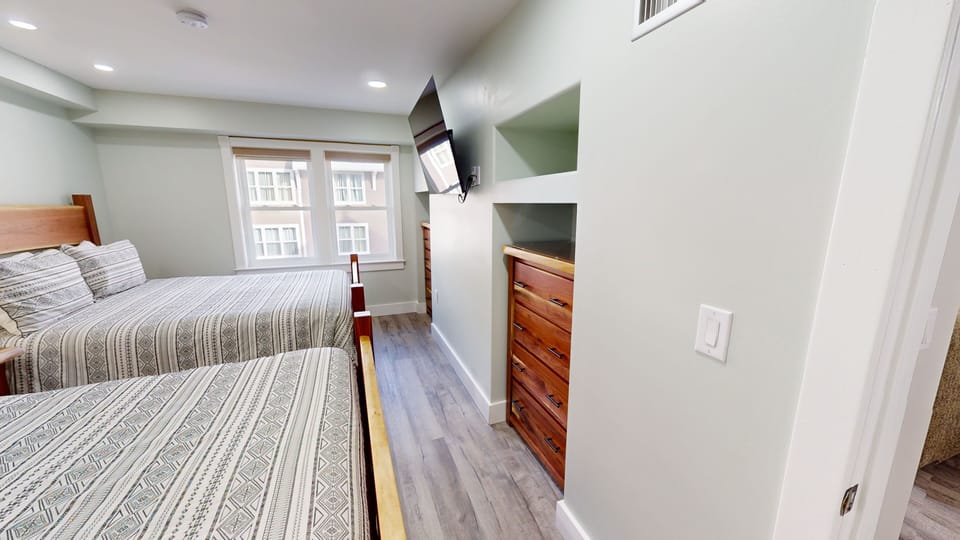 Indoors, Bed, Furniture, Bedroom, Floor