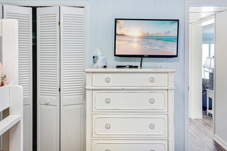 2nd Bedroom TV + Cable